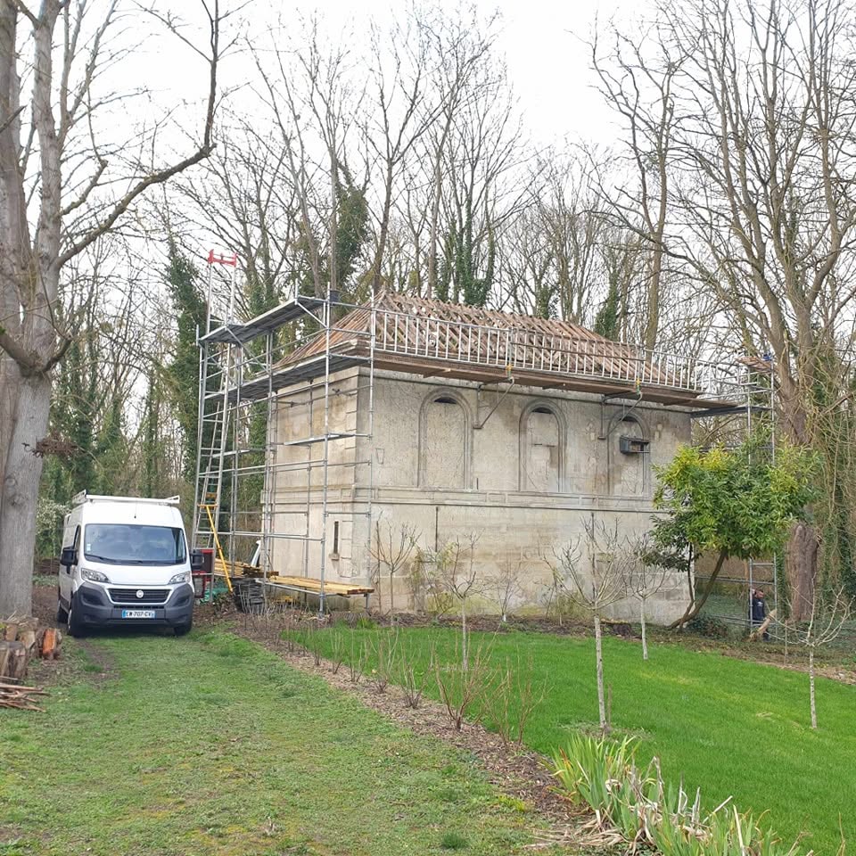 Reportage photos : réfection toiture charpente sur une ancienne écurie