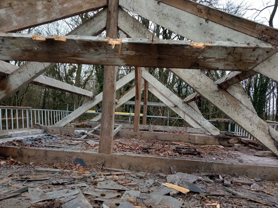 Reportage photos : réfection toiture charpente sur une ancienne écurie