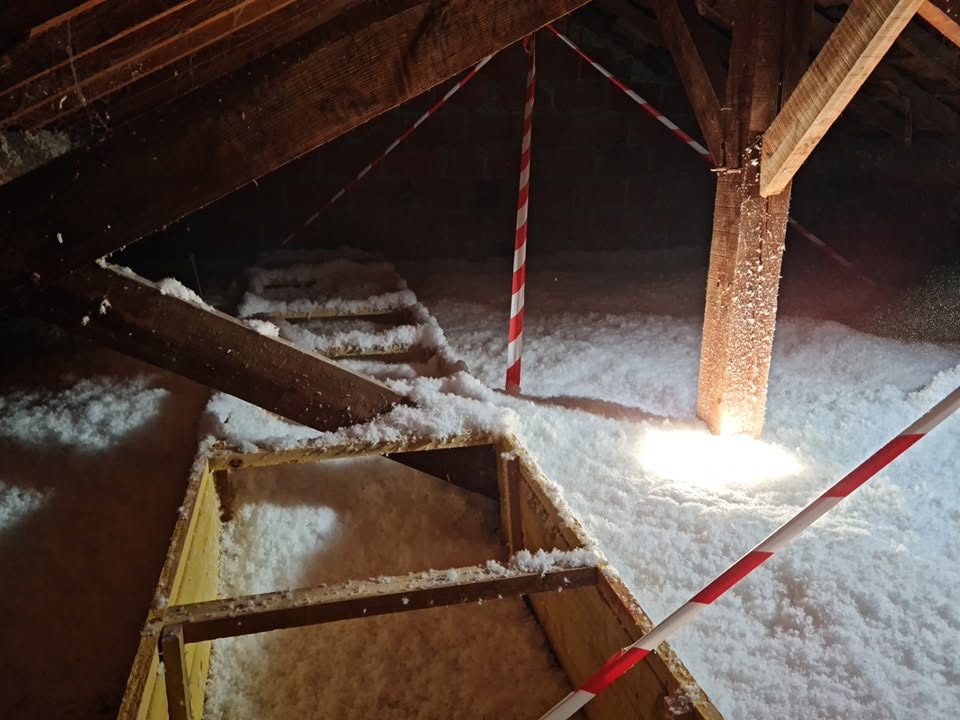 Reportage photos isolations combles perdus avant pendant et après